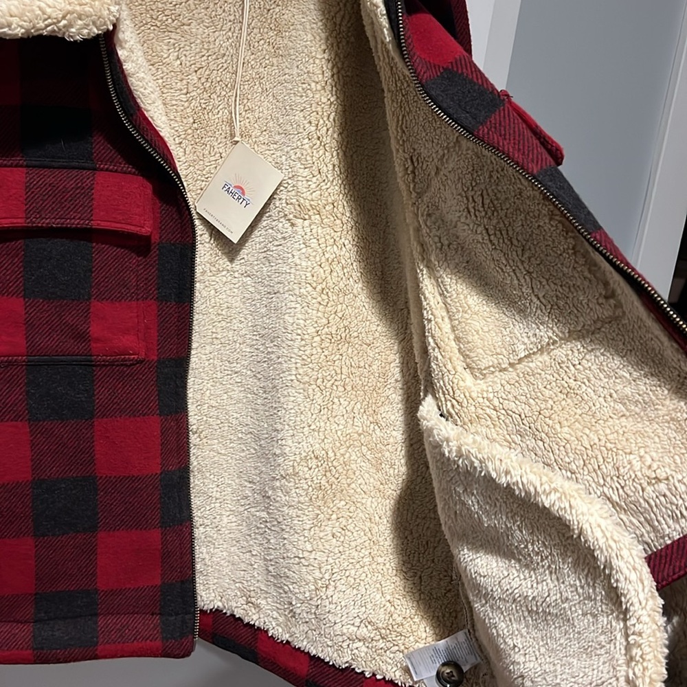 NWT- Faherty Women’s fleece Lined plaid jacket - Large
So soft and cozy! - Picture 6 of 9